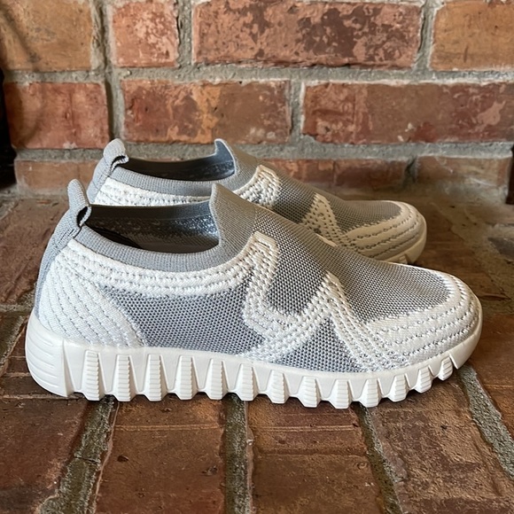 NWOT Bernie Mev New York Nadin Knit Slip On Sneakers - Picture 3 of 6